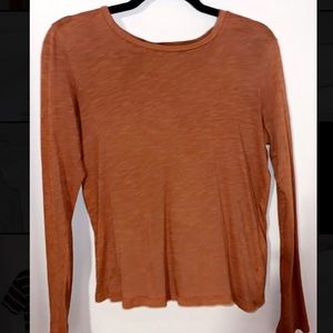 Selling this top because it is too small